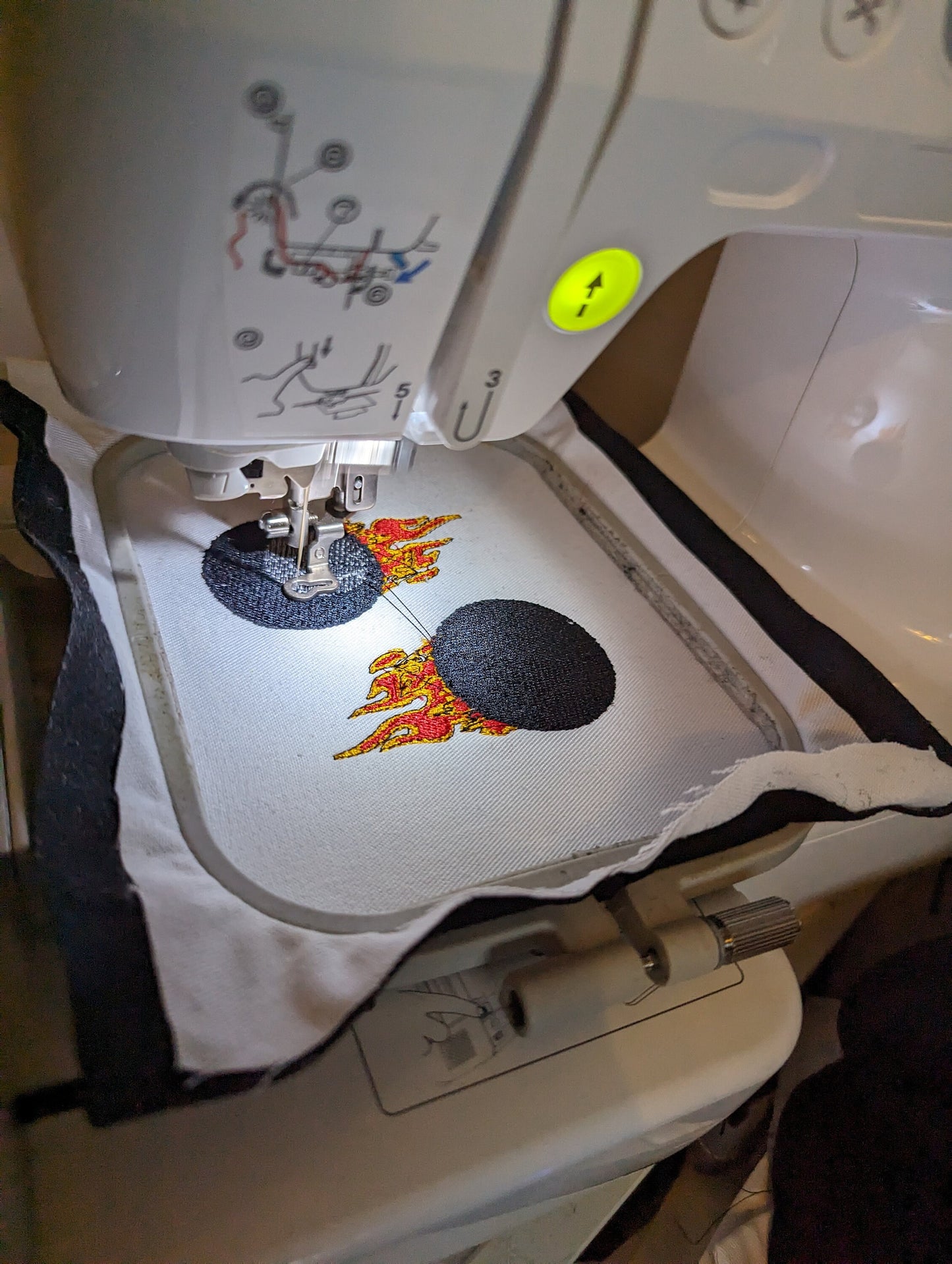 Gesticktes Patch nach Wunschmotiv - Bis zu 10 x 10 cm Anime/ Einschulung / Schultüte zum Bügeln oder Klett