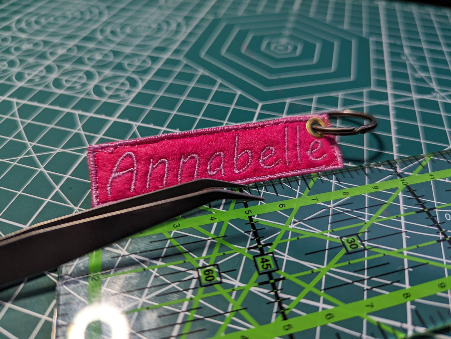 Einzigartiger Gestickter Schlüsselanhänger - Personalisiert für Dich!