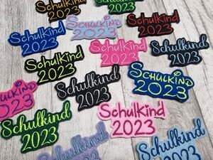 Schulkind 2024 Aufnäher / Bügelpatch - Aufbügler - gestickter Schriftzug